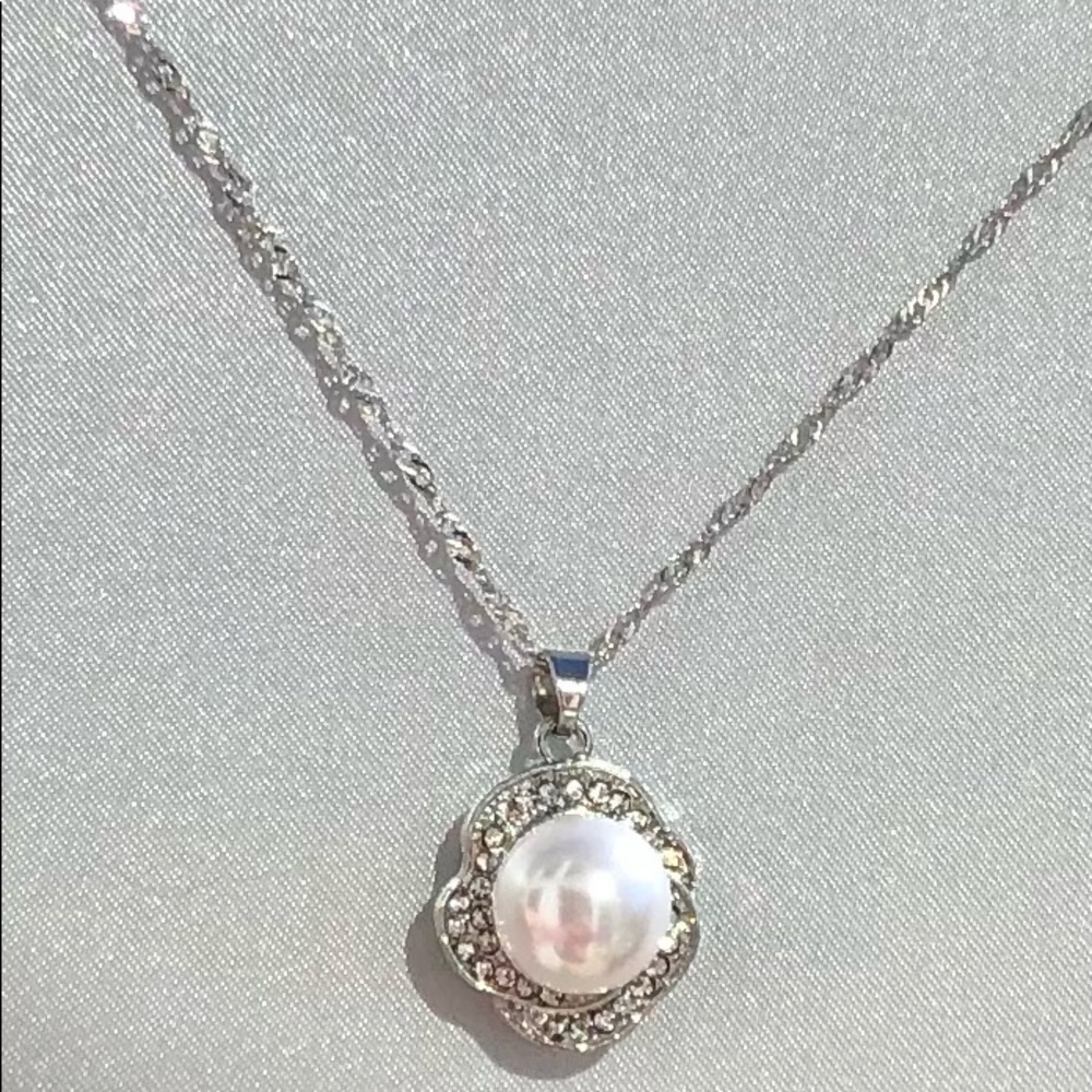 ❌SOLD❌ Silver & Pearl Necklace and Earring Set, New - Picture 6 of 11
